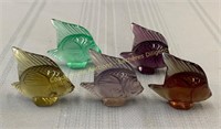 (5) Lalique coloured crystal fish, poissons de