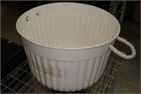 Plastic roped storage bucket