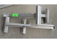 (2) MASTER LIGHT LADDER JACKS