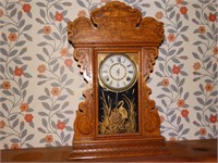 Vintage Oak Mantle Clock w/2 keys