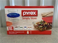 10 Piece Pyrex Glass Storage - 1 Has A Chip