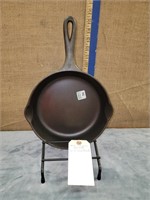 IRON SKILLET RACK W/ #6 WAGNER SKILLET