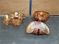 3 PIECES OF CARNIVAL GLASS