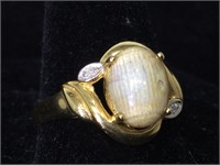 14k gold ring with shell and diamonds  2.6g