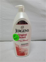 Jergens 946ml - Cherry Almond Moisturizer