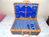 Picnic Basket with accessories