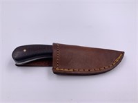 Short skinning knife with G10 scales leather sheat