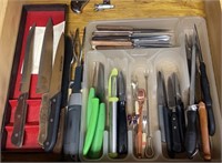 Contents of drawer - mostly kitchen knives