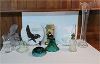 Box - eagle paperweight, oil lamp, etc...