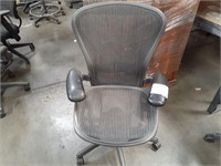 1 Used Herman Miller Chair