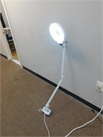 Floor Luminescent Magnifier-Works