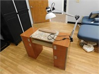 16X40X28h Nail Desk