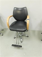 Black Adjustable Stylist Chair
