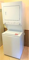 Like New- Frigidaire stack washer/dryer-2020