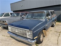 1984 Chevy Pick Up, Title 6 cy , No keys