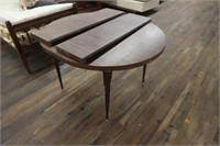 Dining room table with 2 leaves