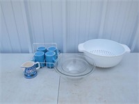 SET OF PYREX BOWLS / STRAINER / MUGS