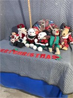 Nice clean stuffed Christmas animals....7b