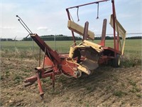 NEW HOLLAND HAY STACKER (APPROX. 50 BALES)