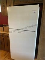 Amana refrigerator. Very clean condition and