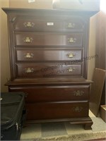 Very nice and solid drawer piece. All draws in