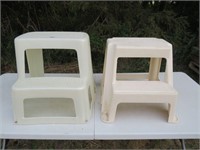 PAIR OF STEPSTOOLS