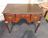 Biggs mahogany Queen Anne Vanity; surface issues