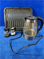 Electric Kettle and oven pan with salt & pepper