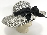 Black & white sun hat w/ black bow