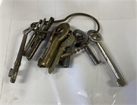 Lot of Keys. Some Skeleton / No Ship