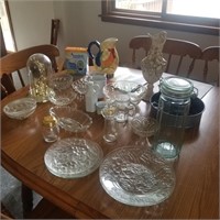 Tote w/chicken pitcher, vases, glassware