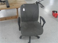 UPHOLSTERED OFFICE CHAIR