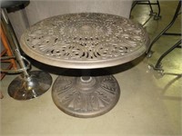 ROUND WROUGHT IRON OUTDOOR PATIO TABLE
