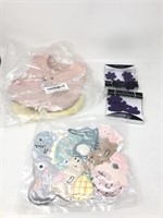New baby items- 2pc silicone bibs, 2pc silicone