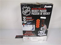 Passeur de ball de hockey / Hockey passer