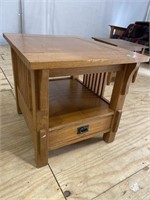 BASSETT MISSION OAK STYLE END TABLE