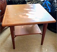 Modern table with undershelf