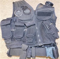 TACTICAL VEST W/HANDCUFFS