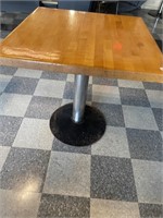 SQUARE TABLE   -  30 x 30 x 31"