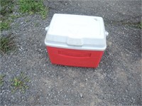 SMALL RUBBERMAID COOLER