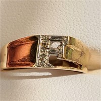 $1200 10K  Diamond(0.04ct) Ring