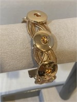 Gold design bracelet