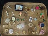 Vintage Brooch Lot with 37 Brooches