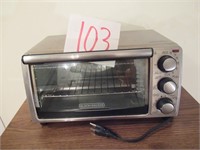 B & D TOASTER OVEN