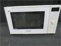 PANASONIC WHITE MICROWAVE OVEN