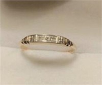10K Wedding Ring w/3 Small Diamonds-Sz 7 .8gr