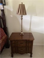 2 Nightstands and Lamps