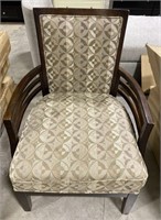 (L) Decorative Infinity Chair