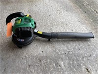 Gas powered 25 cc leaf blower - Weedeater brand