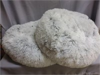 Pair of 20" Round Faux Fur Gray Pet Beds